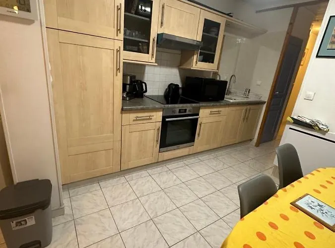 A La Semaine Ou Au Jour / Location Studio Meuble 30M²