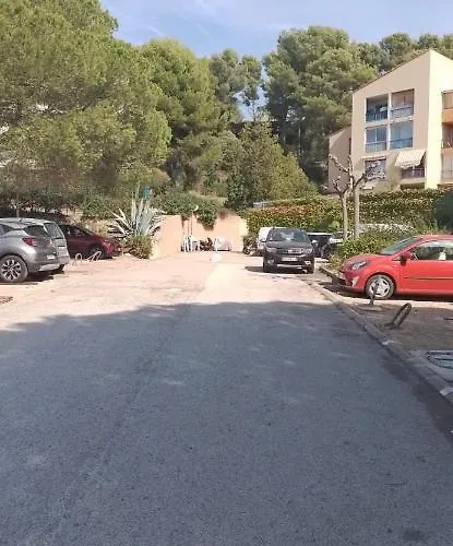 A La Semaine Ou Au Jour / Location Studio Meuble 30M²
